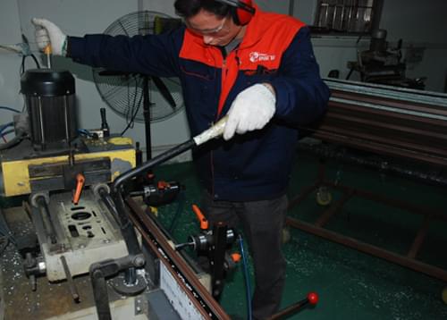 伊盾门窗一线生产员工 伊盾门窗一线生产员工