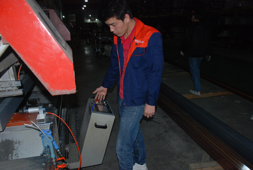 伊盾门窗一线生产员工 伊盾门窗一线生产员工