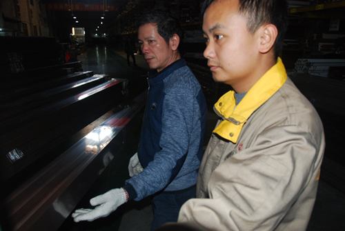 伊盾门窗一线生产员工 伊盾门窗一线生产员工